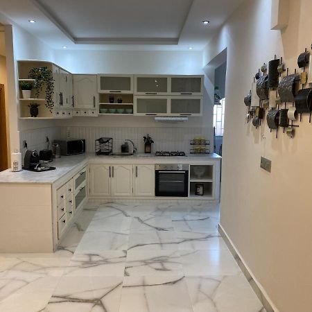 Appartement Moderne Et Spacieux Au Coeur De Tanger Exterior foto